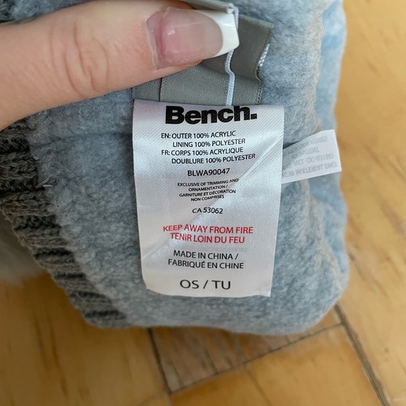 Bench toque w pompom - Picture 3 of 3